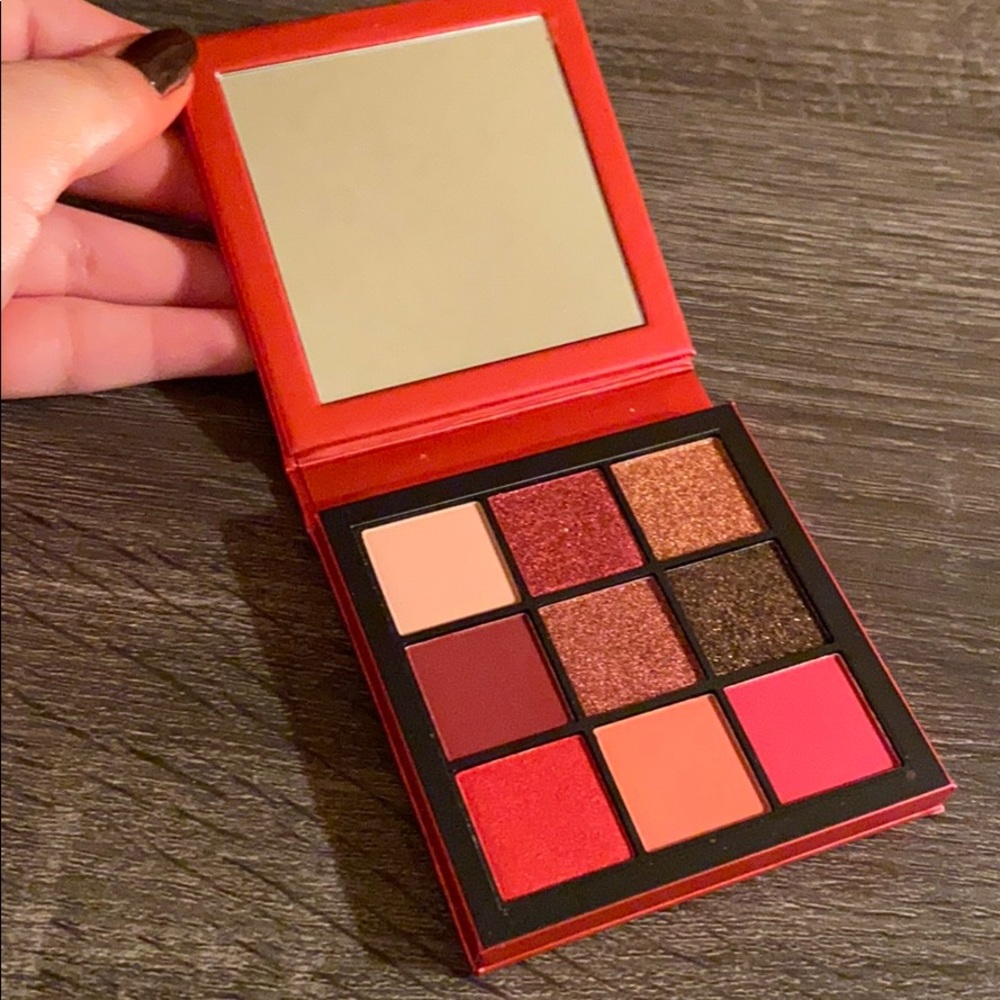 HUDA Beauty Ruby Obsessions eyeshadow palette